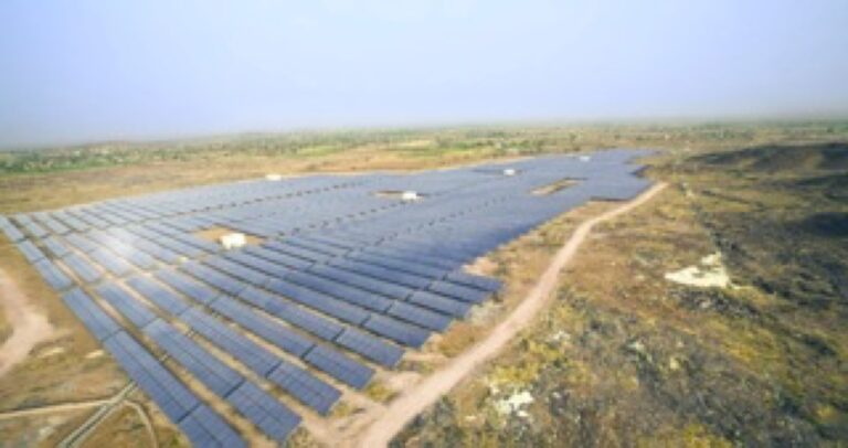 Solar power plant in Rajasthan, India — renewable energy driving India's green hydrogen ambitions