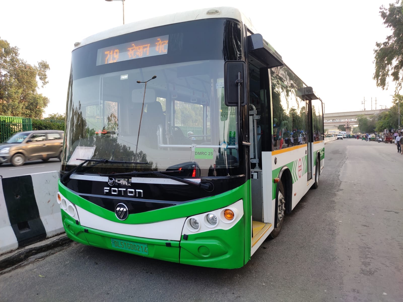 Electric feeder bus on a Delhi road, part of the Delhi NCR air pollution response