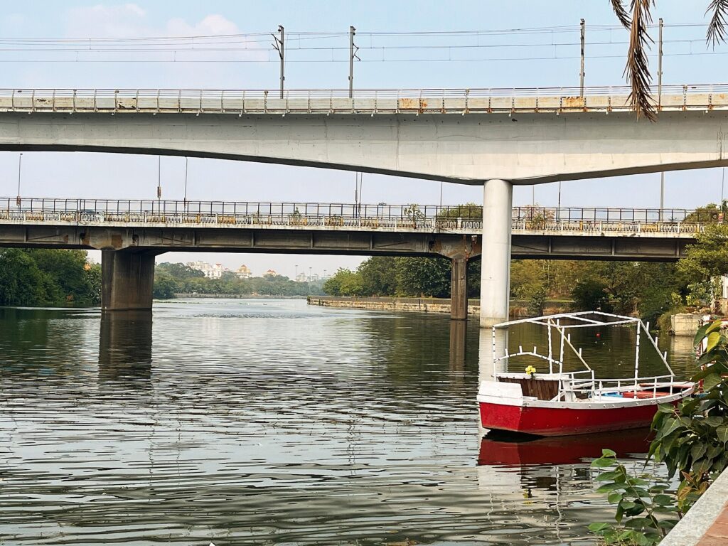 A boat on the shore of the Gomti river near Lucknow in the Ganga Plain