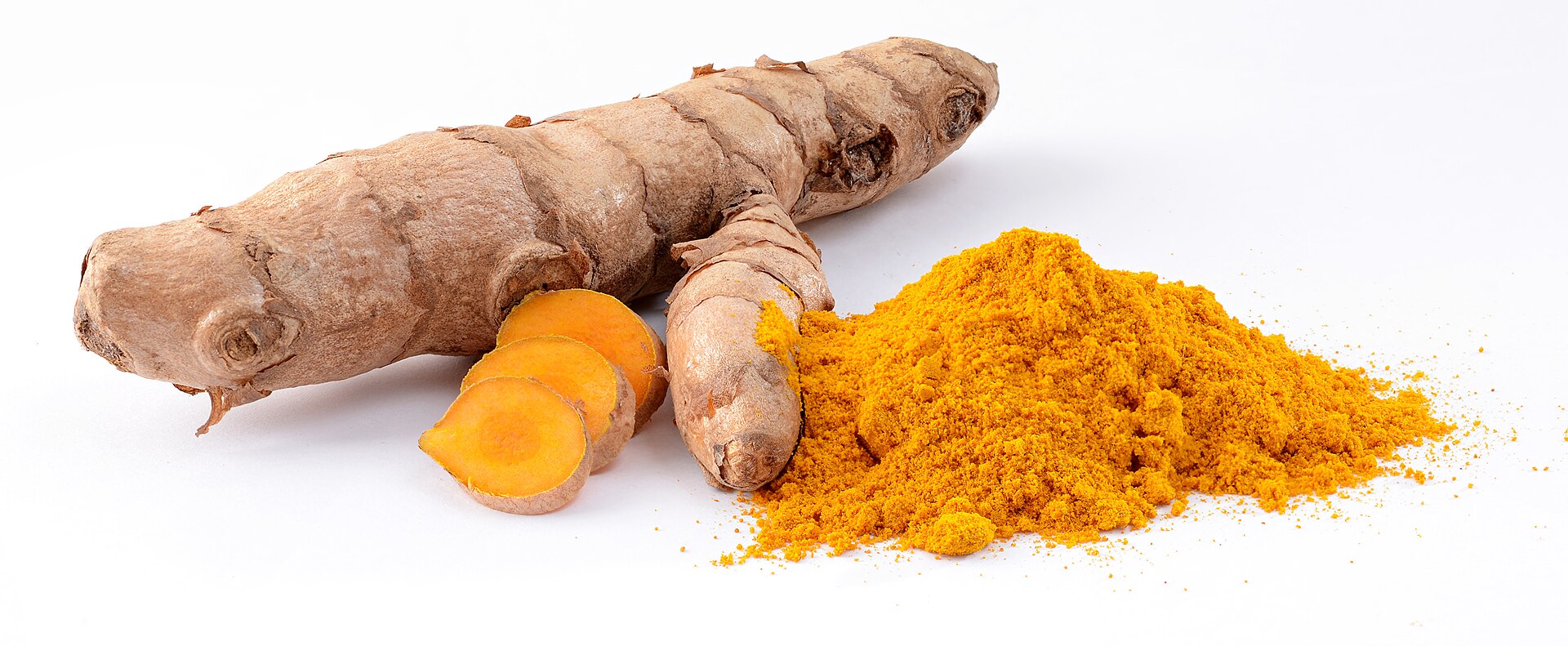 Turmeric rhizomes, sliced root and yellow turmeric powder, the source of the extract used to make zinc oxide nanoparticles